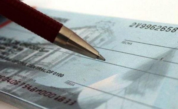 UAE: Dubai billionaire calls for banks to remain open during long holidays